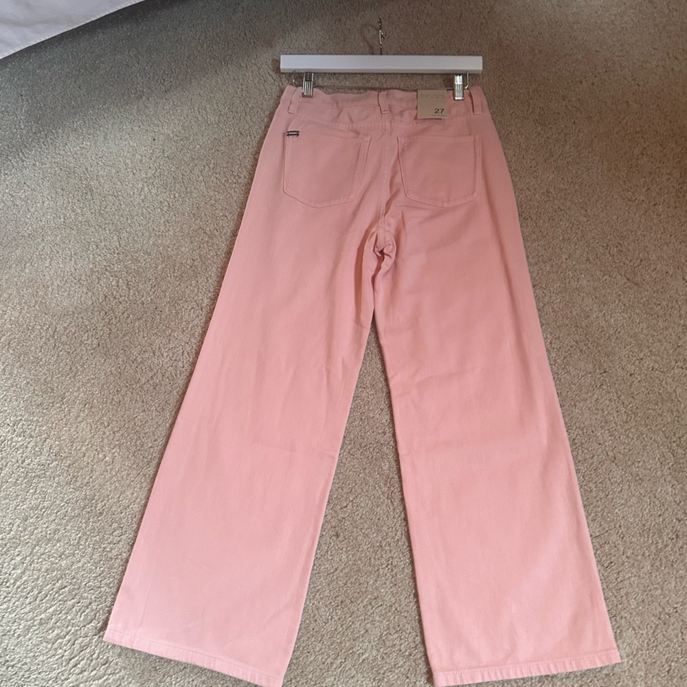 Alice & Olivia Ankle jeans
Size 27 NWT